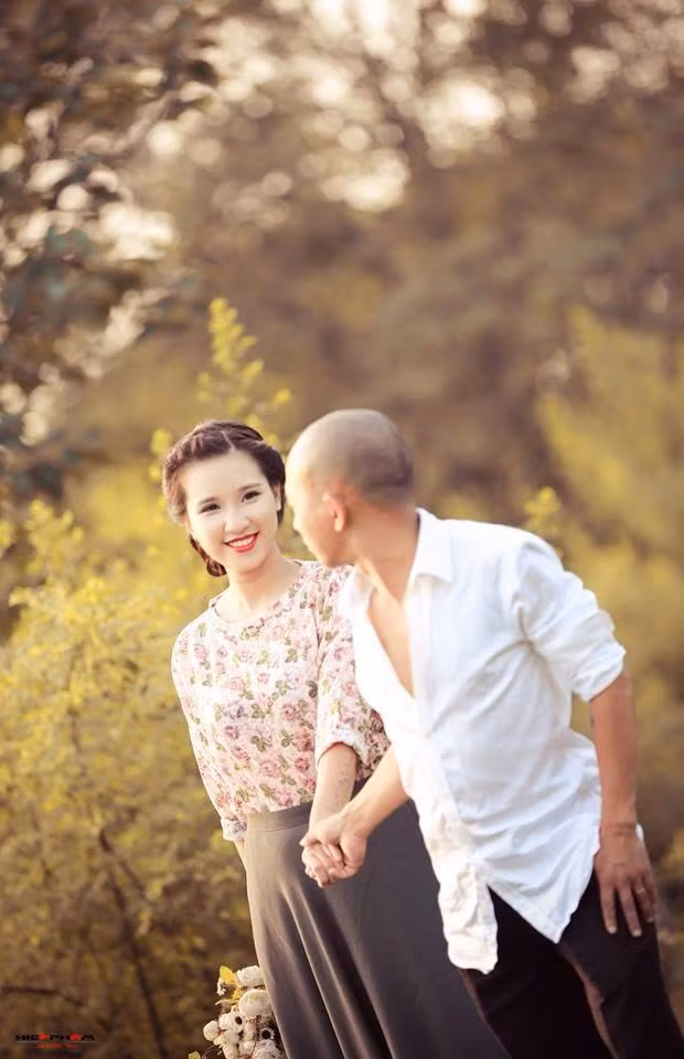 Ngoài thương hiệu và tài năng đã được công nhận từ lâu, anh Phạm Việt Khánh (tên thật của Jimmii Khánh) còn là một nhân vật chuyên pha trò, đem đến nhiều tiếng cười cho dân mạng bằng những bức ảnh chế siêu quậy, "không sợ xấu". Ngoài ra, cuộc sống thường ngày và câu chuyện về gia đình đáng yêu của anh cũng khiến nhiều bạn trẻ quan tâm, thích thú.