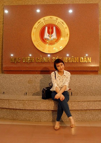 Phương Linh còn tích cực với phong trào Đoàn và liên tục giành giải cao trong các cuộc thi văn nghệ: Giải nhì Hội diễn văn nghệ 20/11, Giải nhất Hội diễn văn nghệ chào mừng ngày thành lập Đoàn, Giải nhất cuộc thi hát tiếng Anh…