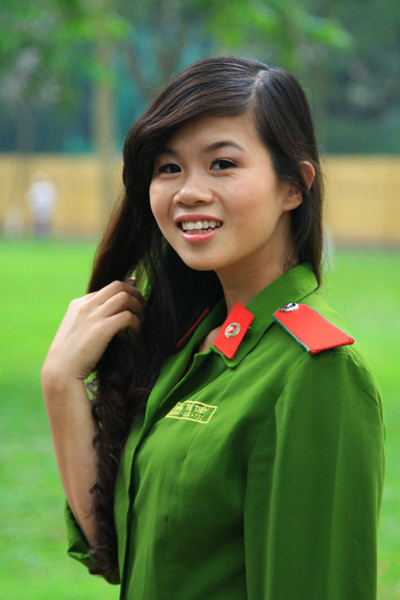 Đặng Thị Thủy, là sinh viên lớp B11.D34 Học viện Cảnh sát nhân dân. Cô gái quê gốc Nghệ An từng là thủ khoa đầu vào và đầu ra đồng thời cũng trở thành Đảng viên khi mới 18 tuổi.