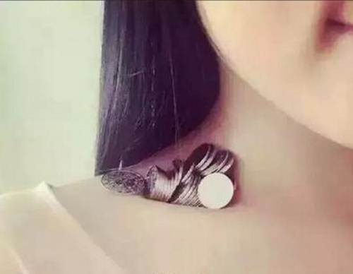 Vừa nhen nhóm hình thành, phong trào mới này đã nhận được rất nhiều sự quan tâm của các bạn trẻ. Trên mạng xã hội hai ngày nay đã bắt đầu xuất hiện hàng loạt hình ảnh những đống tiền xu được xếp vào hõm xương vai của các cô gái.