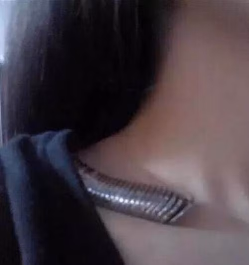 Tuy nhiên, nhiều bạn trẻ cũng đặt ra những phán đoán không hay về phong trào này. Nhiều khả năng, phong trào này sẽ sớm "tắt ngóm" bởi kiểu kiểm tra này tương đối thiếu chính xác. Nhiều cô gái dù có vùng xương vai hõm sâu nhưng phần bụng dưới vẫn có mỡ thừa và thân hình không nuột nà, hoàn hảo.