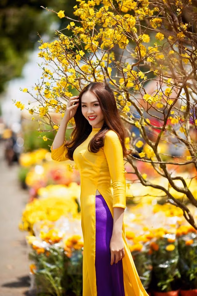 Đặc biệt, do trong clip của mình Vi Hari với quan điểm chuộng single mom vì cho rằng nhiều người đàn ông không tốt đã gây phản ứng dữ dội. Không ít dân mạng đã nổi giận khi cho rằng người quay clip này đã vơ đũa cả nắm, đánh giá người đàn ông bằng cái nhìn quá thành kiến, cộng thêm việc áp đặt những tình huống rất tiêu cực.