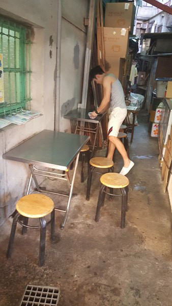 Vốn là một người mẫu chưa có tên tuổi gì, nhưng chỉ sau một đêm, với loạt ảnh "hotboy tào phớ", Dị Thiên Thần bỗng chốc trở thành cái tên cực hot trên mạng xã hội Đài Loan, Trung Quốc. Các fanpage, trang mạng Thái Lan chuyên "săn" trai đẹp cũng bắt đầu để ý tới Dị Thiên Thần và đăng lại các hình ảnh của anh.