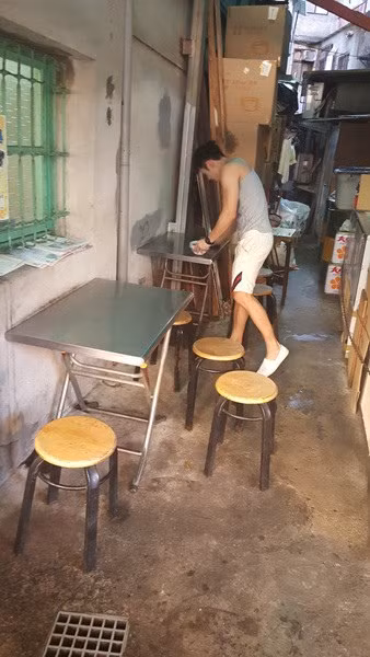 Vốn là một người mẫu chưa có tên tuổi gì, nhưng chỉ sau một đêm, với loạt ảnh "hotboy tào phớ", Dị Thiên Thần bỗng chốc trở thành cái tên cực hot trên mạng xã hội Đài Loan, Trung Quốc. Các fanpage, trang mạng Thái Lan chuyên "săn" trai đẹp cũng bắt đầu để ý tới Dị Thiên Thần và đăng lại các hình ảnh của anh.