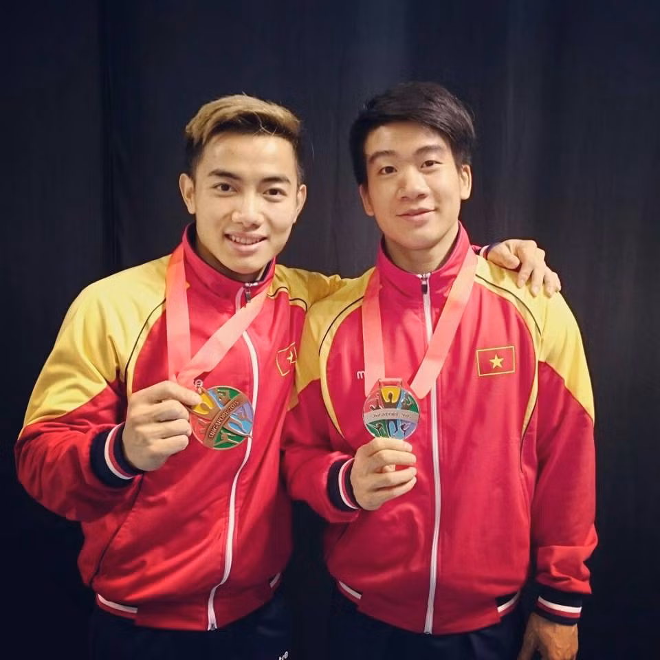 Trong Top 10 VĐV quyến rũ nhất SEA Games 28, Phạm Phước Hưng xếp ở vị trí thứ 6. Tại giải đấu năm nay, Phước Hưng giành được tổng cộng 5 huy chương, trong đó có 1 vàng, 2 bạc và 2 đồng.