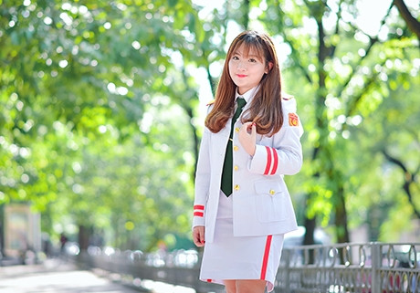 Không có chiều cao tốt, nhưng cô nàng chân ngắn đáng yêu Nhật Linh lại sở hữu khuôn mặt thanh tú, đôi mắt đẹp và nụ cười tỏa nắng. Loạt ảnh mới trong bộ cảnh phục của Nhật Linh vừa được giới thiệu trên một vài trang tin trẻ khiến chủ nhân và những người thực hiện thấy rất thích thú.