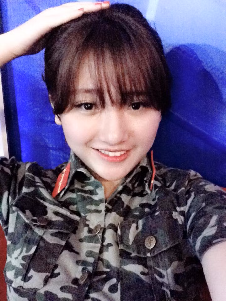 Cô bạn chân ngắn đáng yêu từ tham gia chương trình Học viện Ngôi sao, thử sức trên con đường trở thành ca sĩ chuyên nghiệp. Trong suốt quá trình học tập, trưởng thành Nhật Linh cũng có được một số giải thưởng như giải nhất song ca cuộc thi Giai điệu tuổi hồng, giải ba cuộc thi Tiếng hát hoa phượng, giải khuyến khích Tiếng hát dân ca tỉnh Yên Bái.