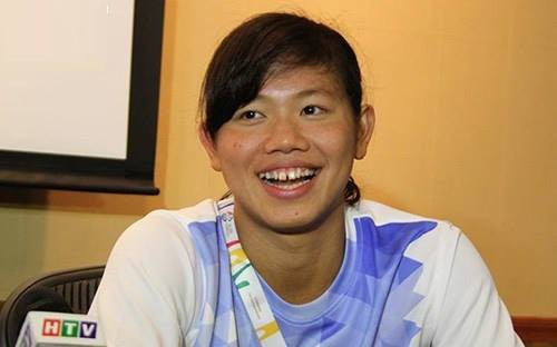 Ít ai biết, nữ VĐV bơi lội xuất sắc, làm nên biết bao điều kinh ngạc tại SEA Games vừa qua lại từng có quãng thời gian tập bơi rất vất vả khi còn nhỏ. Trong buổi giao lưu với giới trẻ Sài thành mới đây tại Nhà văn hóa Thanh niên, Nguyễn Thị Ánh Viên đã tiết lộ, ngày bé cô từng bắt chuồn chuồn cắn rốn để tập bơi.