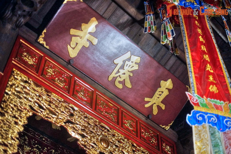 Nằm ở vị trí đắc địa trên một con phố huyết mạch của Hà Nội, chùa đón tiếp khá đông du khách thập phương vào những ngày rằm, mùng một và những ngày lễ truyền thống quan trọng khác.