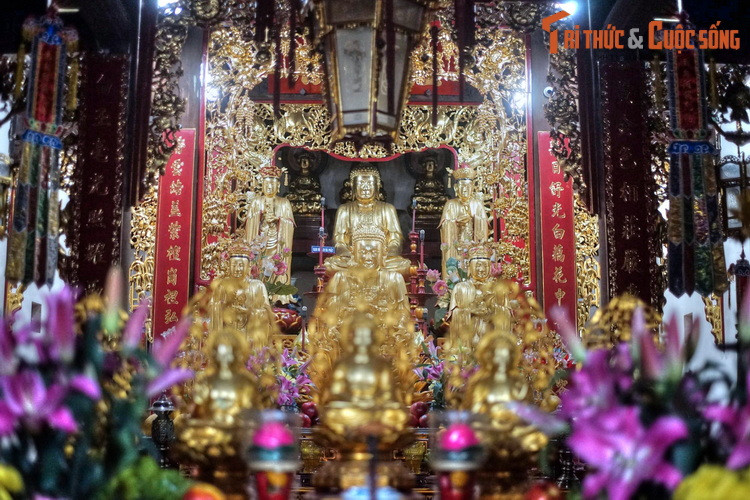 Theo một bài viết trên báo Hà Nội Mới, sau khi di dời chùa được đổi tên là Chân Tiên nhằm ghi nhớ nguồn gốc từ hai thôn Tiên Thị và Chân Cầm, nơi ngôi chùa Báo Thiên xưa được lập.