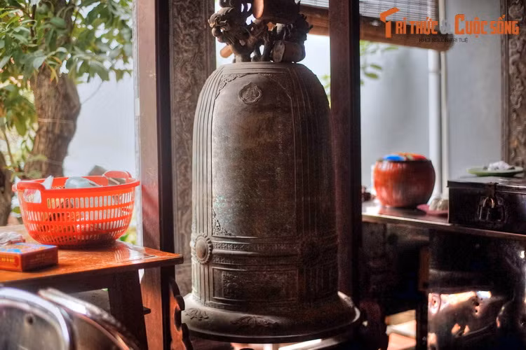 Đến cuối thế kỷ 19, khi lấy đất xây Toà án và trại giam Hỏa Lò, người Pháp đã chuyển chùa Chân Tiên và đình Phụ Khánh về cùng một vị trí ở đất làng Thể Giao (tức Thái Giao) cũng thuộc tổng Tiền Nghiêm cũ, tức vị trí hiện tại.