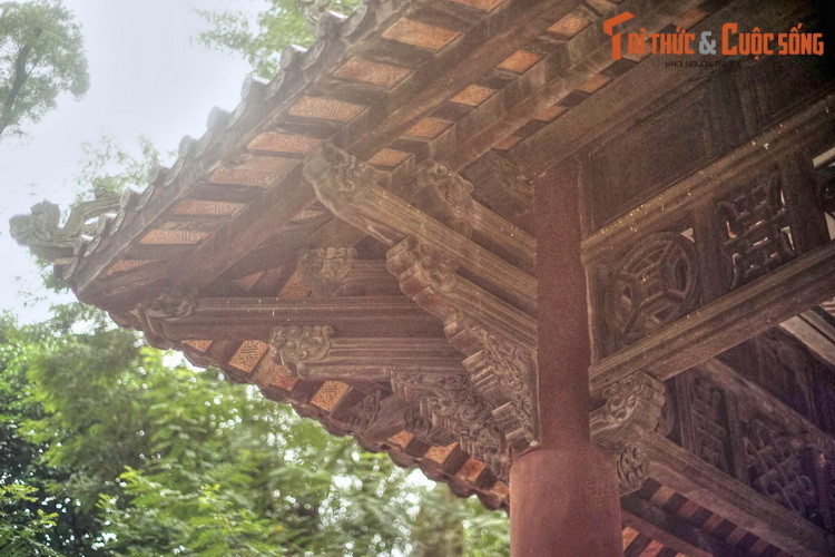 Có thể nói cụm công trình Đài Tử sĩ - nhà bia tưởng niệm Chiến sĩ trận vong ở Hà Nội từng có vai trò tương tự bia Quốc Học/ Đài tưởng niệm Chiến sĩ trận vong ở Huế, mà ngày nay là một di tích lịch sử quan trọng ở Cố đô.