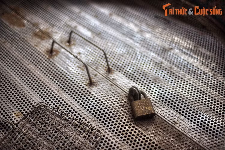 Giếng đã cạn và tục xin sữa cũng thất truyền. Để bảo đảm an toàn cho trẻ em và vật nuôi, miệng giếng được làm cửa kim loại và thường xuyên khóa chặt.