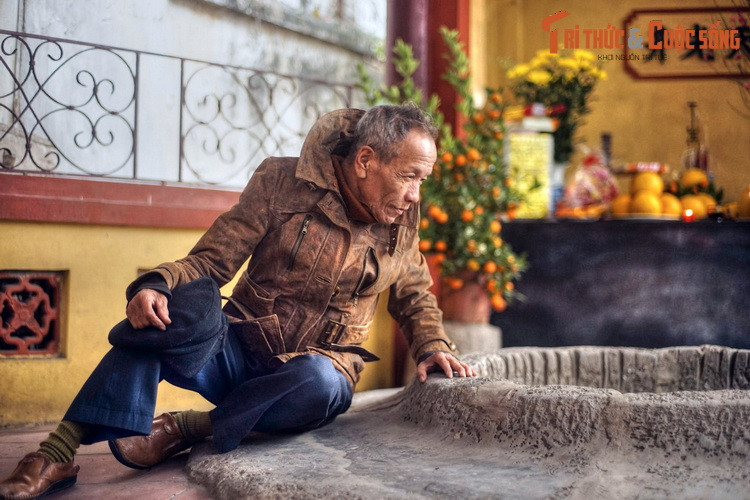 Giữa guồng quay của cuộc sống hiện đại, nhiều người cao tuổi của làng Trung Kính Thượng vẫn tìm lại được những kỷ niệm trong lành khi về bên chiếc giếng cổ đã gắn bó với mình từ thuở ấu thơ.