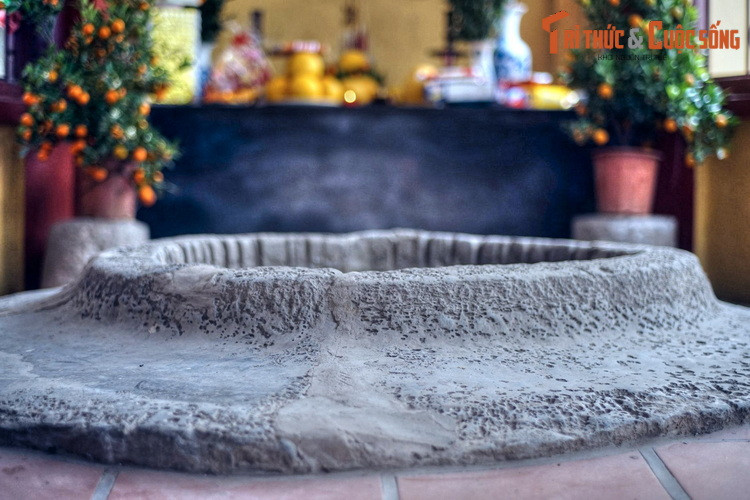 Niên đại của giếng Trung Kính Thượng đến nay vẫn chưa được xác định rõ ràng. Theo những lời kể và ghi chép được truyền lại qua nhiều thế hệ dân làng thì chiếc giếng này có từ thời Hùng Vương thứ 18.