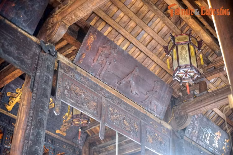 Trong cuộc khành quân của quân Tây Sơn ra thành Thăng Long, chùa Bà Đá đã bị ảnh hưởng bởi tình hình chiến sự, trở nên đổ nát hoang tàn. Đến năm 1850, một vị sư là Giác Vượng đến trụ trì và cho tái thiết chùa.