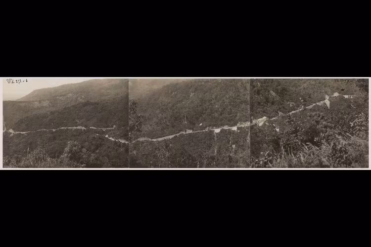 Toàn cảnh công trường xây dựng tuyến đường sắt răng cưa Krong Pha - Bellevue.