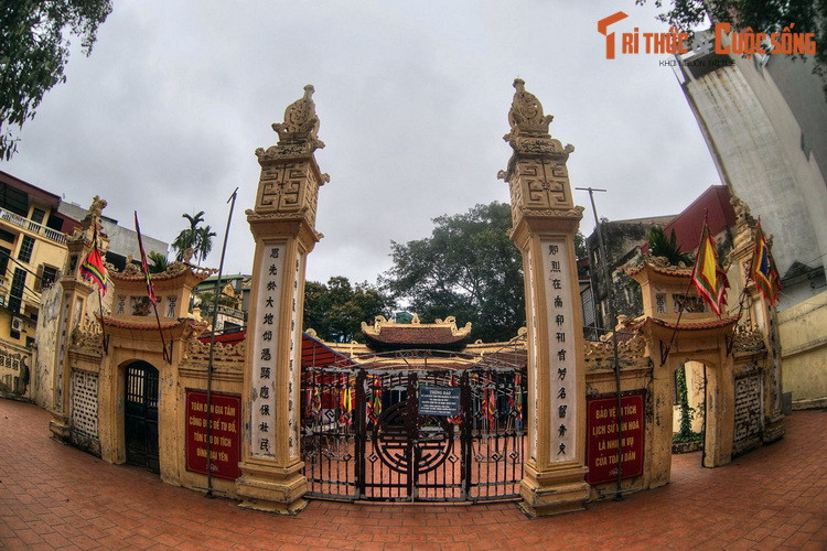 Nằm ở phường Ngọc Hà, quận Ba Đình, Hà Nội, đình Đại Yên là một di tích lịch sử gắn liền với cuộc đời và sự nghiệp công chúa Ngọc Hoa, một nữ anh hùng lập công lớn trong cuộc chiến chống giặc ngoại xâm thời Lý.