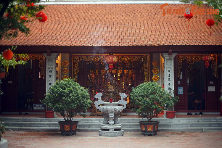 Ngày nay đền Hoả Thần có diện tích gần 500 m², là một công trình có quy mô tương đối lớn trong phổ cổ Hà Nội. Đền xây theo kiểu chữ “Công” (工), gồm các tòa tiền tế, phương đình và hậu cung liên thông với nhau.