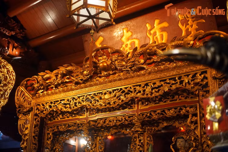 Vào hai dịp mùa xuân và mùa thu, cụ thể là ngày 28/3 và 29/9 Âm lịch hàng năm, nhà đền cùng nhân dân trong vùng sẽ long trọng tổ chức tế lễ để tưởng niệm ngày sinh và ngày hóa của Thần Hỏa.