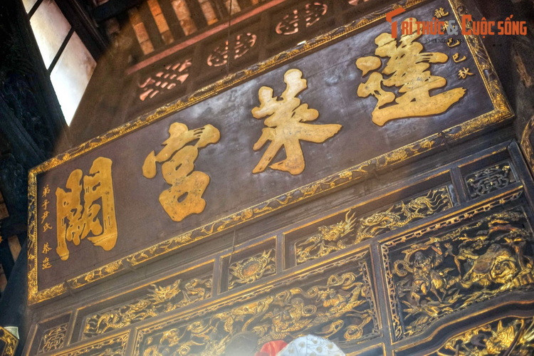 Đến thời vua Gia Long, thành Hà Nội được xây lại theo kiểu Vô-băng (Vauban), cửa Đại Hưng và lầu Vọng Tiên bị dỡ bỏ. Lầu này được dời đến thôn Bát Hạ, chính là vị trí hiện tại trên phố Hàng Bông.