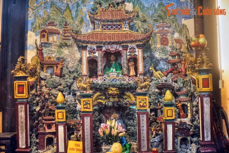 Luồng tư tưởng này hướng con người đạt tới một cảnh giới thanh cao, sống hoà vui với thiên nhiên, gạt bỏ mọi ham muốn danh lợi tầm thường của trần thế.