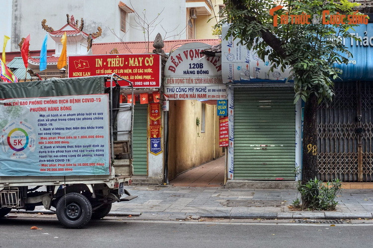 Giai thoai ky ao ve ngoi den co tren pho Hang Bong, Ha Noi