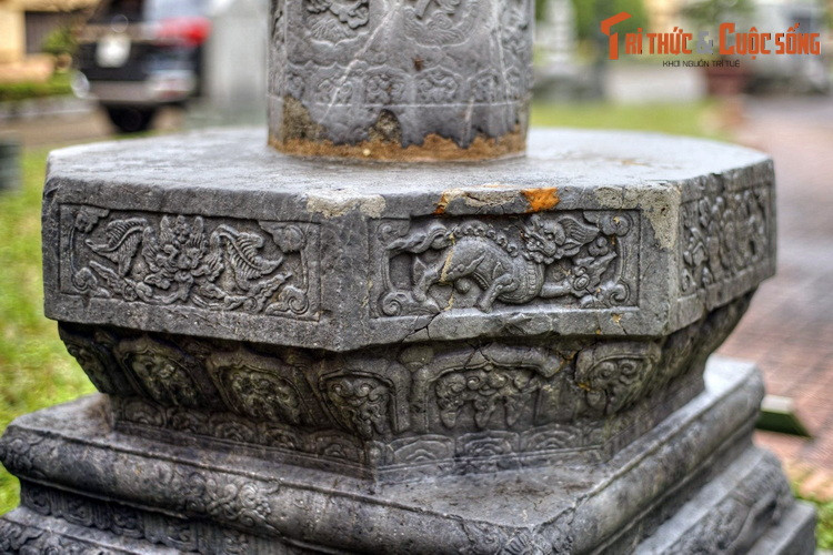 Theo hồ sơ bảo vật, cây hương chùa Tứ Kỳ có những nét khác biệt so với các cây hương cùng thời. Trước hết, đây là cây hương được tạo tác vào thời Lê Trung Hưng có kích thước lớn nhất từng biết. Hầu hết các cây hương khác được phát hiện cao dưới 200 cm, rộng dưới 50 cm.