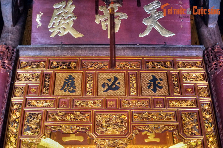 Khi du nhập vào Phật giáo phương Bắc, Đế Thích trở thành một vị thần hộ vệ Phật pháp. Theo quan niệm dân gian, ngài có khả năng cải tử hoàn sinh và là vị vua của môn cờ tướng. Người đời gọi ngài là Đức vua Đế Thích, từ đó dẫn đến tên gọi chùa Vua.