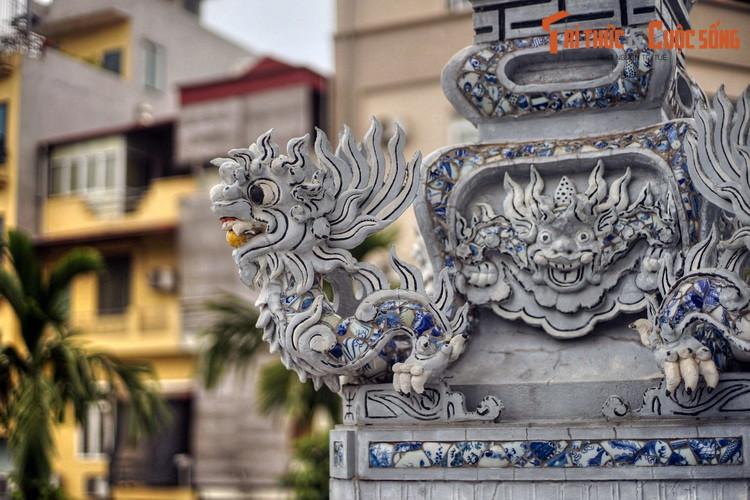 Theo các tư liệu lịch sử, quán thờ Đế Thích đã có từ đầu thế kỷ 15. Sử tích viết “Vì thấy Đế Thích là bậc cao cờ, nên một ông hoàng thời Lê đem lòng hâm mộ, lập một đền thờ ở làng Thịnh Yên, tổng Hậu Nghiêm, huyện Thọ Xương”.