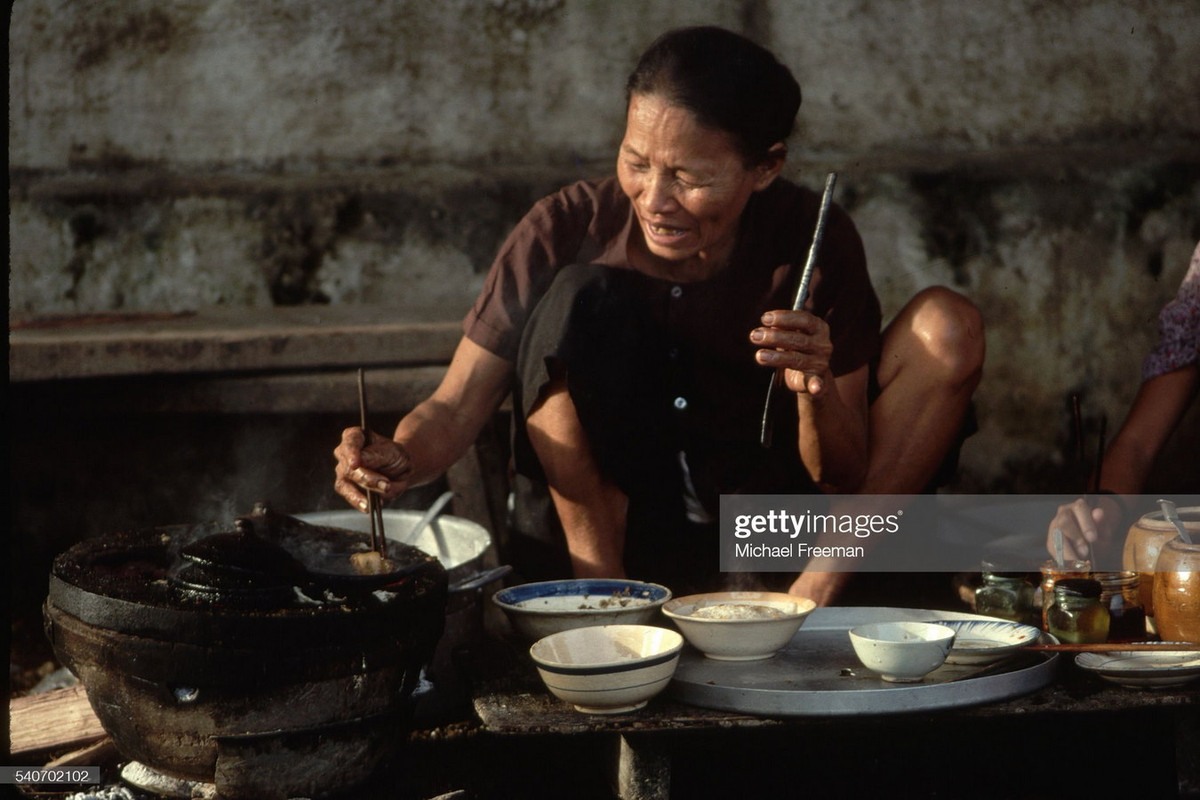Quầy bánh căn vỉa hè ở Ninh Thuận.