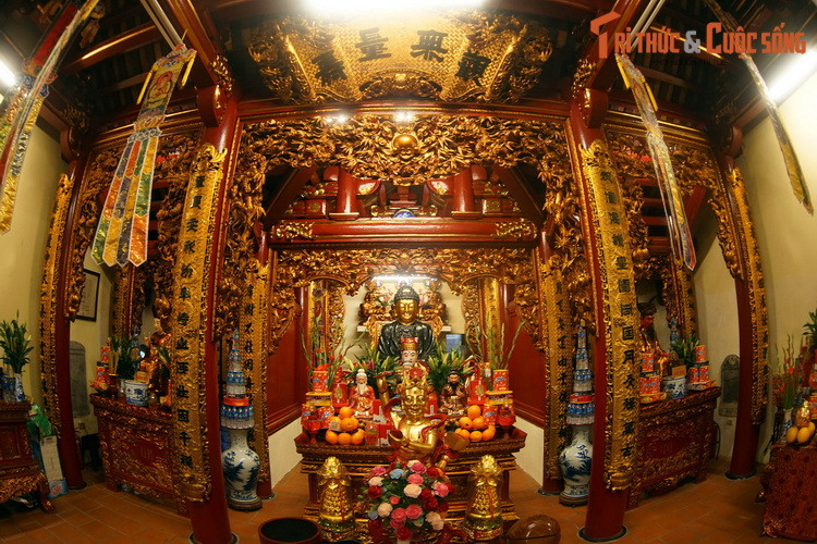 Chính điện của chùa có kết cấu kiểu chữ Đinh (丁), gồm tiền đường và hậu cung. Công trình được xây ba gian theo kiểu tường hồi bít đốc, mái lợp ngói ta.