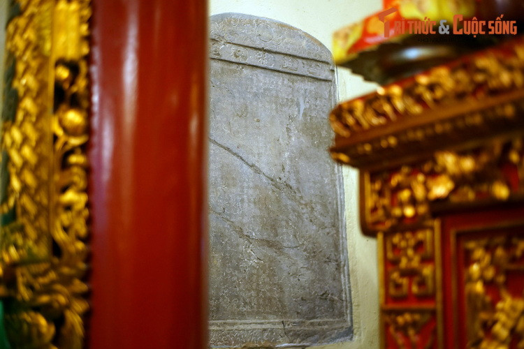 Ngoài các tượng, chùa còn có ba tấm bia và một quả chuông đồng có từ thời nhà Nguyễn, cùng các cửa võng, cuốn thư chạm rồng, hoành phi sơn son, câu đối... mang giá trị nghệ thuật cao.