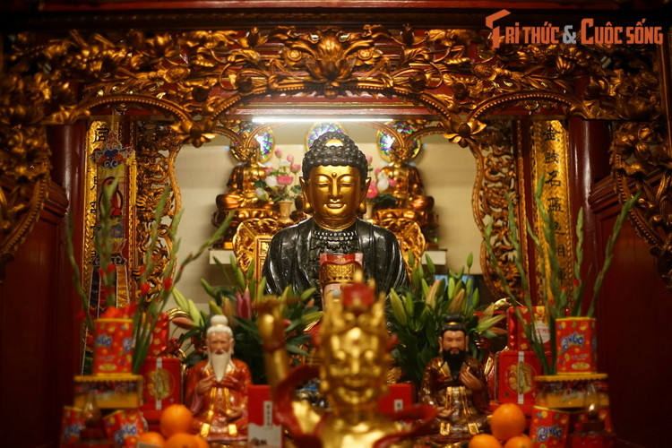 Hiện nay chùa Kim Cổ còn bảo lưu được được nhiều di vật quý, gồm 8 pho tượng Phật được tạo tác vào thế kỷ 19.