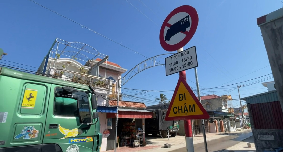 Tuyến đường cũng hạn chế, cấm các xe cơ giới, xe quá khổ có tải trọng quá 7,5 tấn lưu thông theo khung giờ.