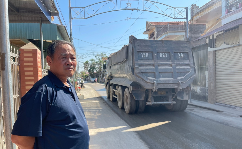 Theo người dân, trước tình trạng diễn ra họ đã nhiều lần yêu cầu chính quyền địa phương giải quyết nhưng đến nay sự việc vẫn chưa được xử lý dứt điểm.