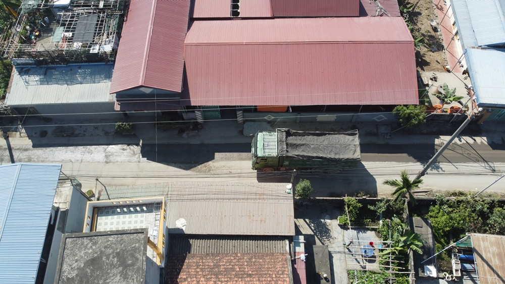 Liên quan đến sự việc, trao đổi với PV ông Phạm Khắc Chỉnh - Chủ tịch UBND xã Nghĩa Lộ (huyện Cát Hải, TP Hải Phòng) cho biết, tuyến đường Tỉnh lộ 356 chạy qua thôn Ninh Tiếp trước kia là TP Hải Phòng quản lý. Từ quý II/2024, thành phố giao cho huyện quản lý. Thời điểm trước, có những cái người dân phản ánh là đúng.