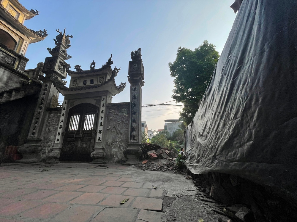 Liên quan đến sự việc này, Báo Tri thức và Cuộc sống cũng đã có loạt bài viết nêu thông tin phản ánh của người dân. Về việc này, ngày 2/6/2023, Ủy ban Kiểm tra Thành ủy Hà Nội có văn bản số 170-GB/UBKTTU, chuyển đơn trụ trì chùa Linh Thông đến UBND quận Nam Từ Liêm để xem xét, giải quyết.