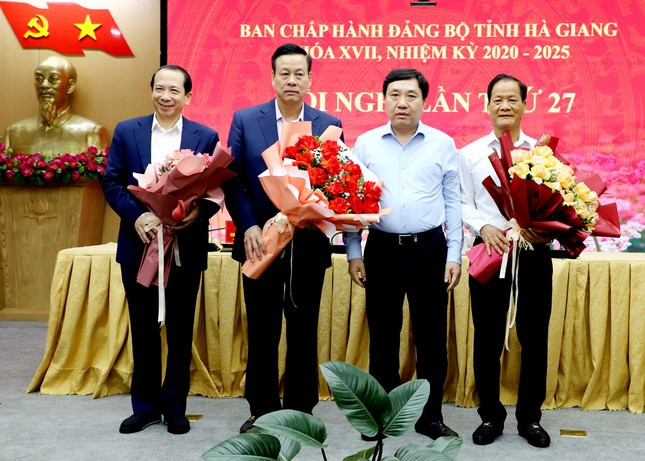 Chủ tịch tỉnh Hà Giang Nguyễn Văn Sơn nghỉ hưu trước tuổi Chu tich tinh Ha Giang Nguyen Van Son nghi huu truoc tuoi