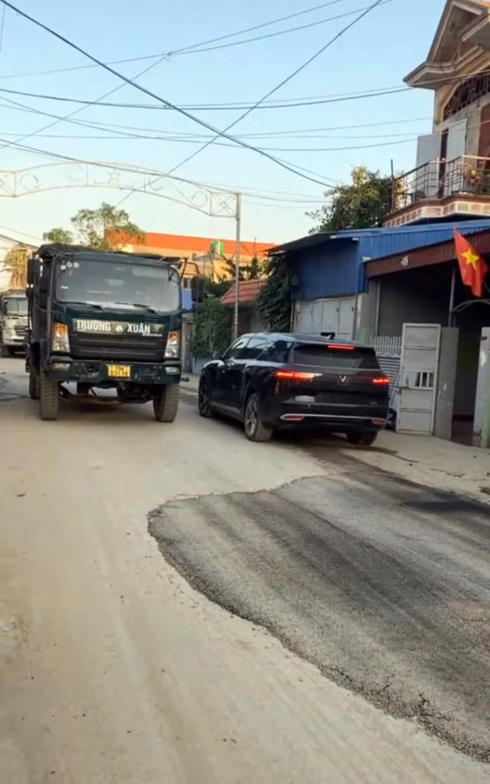 Tinh lo 356 “cong” binh doan xe tai: Huyen Cat Hai chi dao xu ly-Hinh-2