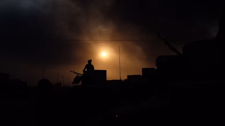 Người lính Iraq trên đường ra chiến tuyến đánh IS.