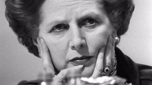 Ngay lúc đó, Argentina lại mở cuộc xâm lược vùng đảo Falkland của Anh vào tháng 4 năm 1982. Bà đã quyết định gửi quân đến Falkland và đến tháng 6 năm 1982 thì tái chiếm toàn bộ quần đảo. Chiến thắng này đã giúp bà Thatcher tái đắc cử Thủ tướng Anh vào năm 1983. Tuy nhiên, trong nhiệm kỳ thứ hai của mình, chính quyền của bà Thatcher phải đối mặt với một cuộc đình công kéo dài cả năm trời của giới thợ mỏ do thông qua đạo luật hạn chế một số quyền lợi của các công đoàn, tư nhân hóa nhiều công ty quốc doanh.