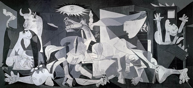 Guernica là một bức tranh sơn dầu do họa sĩ Tây Ban Nha Pablo Picasso hoàn thành vào tháng 6/1937. Tác phẩm được nhiều nhà phê bình nghệ thuật coi là một trong những bức tranh chống chiến tranh mạnh mẽ nhất trong lịch sử. Bức tranh lột tả sự đau khổ của con người và động vật vì bạo lực, hỗn loạn. Năm 1974, người đàn ông 30 tuổi, có tên Tony Shafrazi đã sơn lên bức tranh dòng chữ “Kill All Lies”. Sau khi bị bắt, ông ta hét lên: “Gọi người phụ trách tới đây. Tôi là một nghệ sĩ”. Tony Shafrazi sinh năm 1943, là chủ sở hữu của Phòng trưng bày nghệ thuật Shafrazi ở New York (Mỹ).
