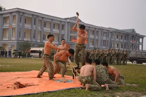 Luyện tập khí công.