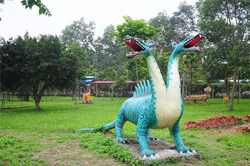 Bức tượng này mô tả quái vật 2 đầu, 4 chân.