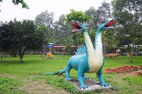 Bức tượng này mô tả quái vật 2 đầu, 4 chân.