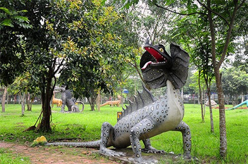 Quái vật bò sát giống với các quái vật xuất hiện cùng thời kì khủng long.