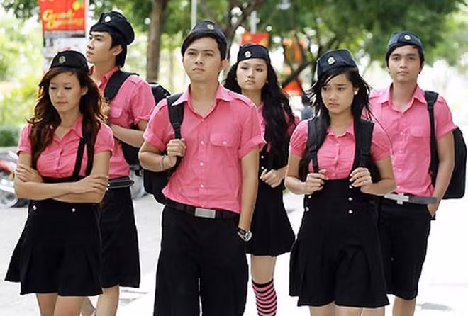 Những thiên thần áo trắng (2009) là bộ phim truyền hình dài 40 tập về đề tài học đường do Lê Hoàng làm đạo diễn. Với thể loại hài hước, tình cảm và tâm lý, phim có sự tham gia của dàn cast chính là Miu Lê, Nhã Phương, Mai Phương, Midu, Lan Phương, Đỗ Tùng Lâm và Nam Cường.