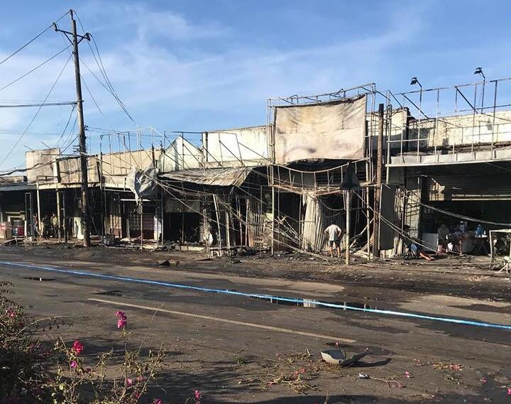 Cảnh tượng tan hoang sau vụ cháy xe bồn chở xăng làm 6 người chết.