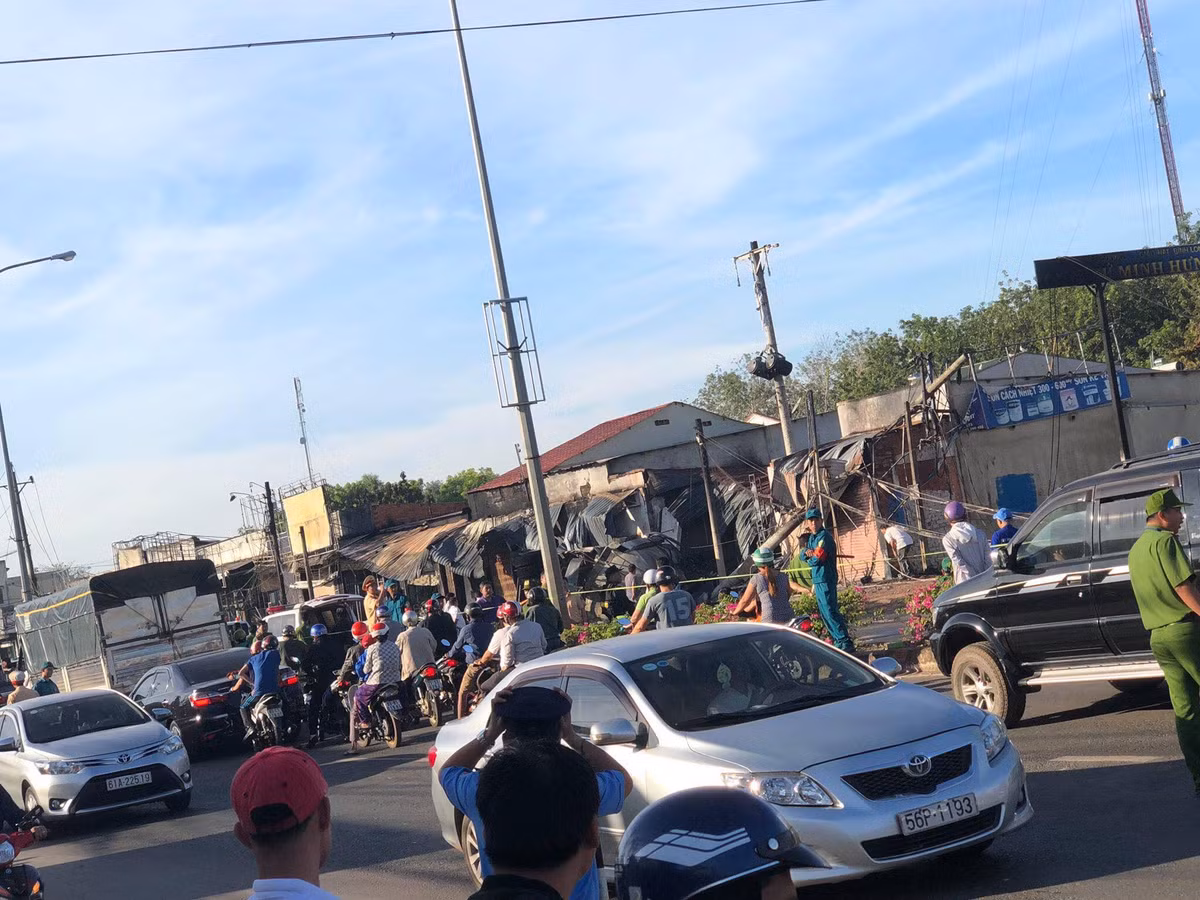 Giao thông qua quốc lộ 13 bị ùn ứ nghiêm trọng sau sự việc thương tâm.